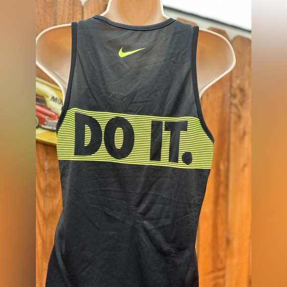 Nike Graphic Tee Tank Size Small - Picture 6 of 6